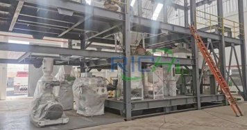 chicken feed pellet machines in Italy